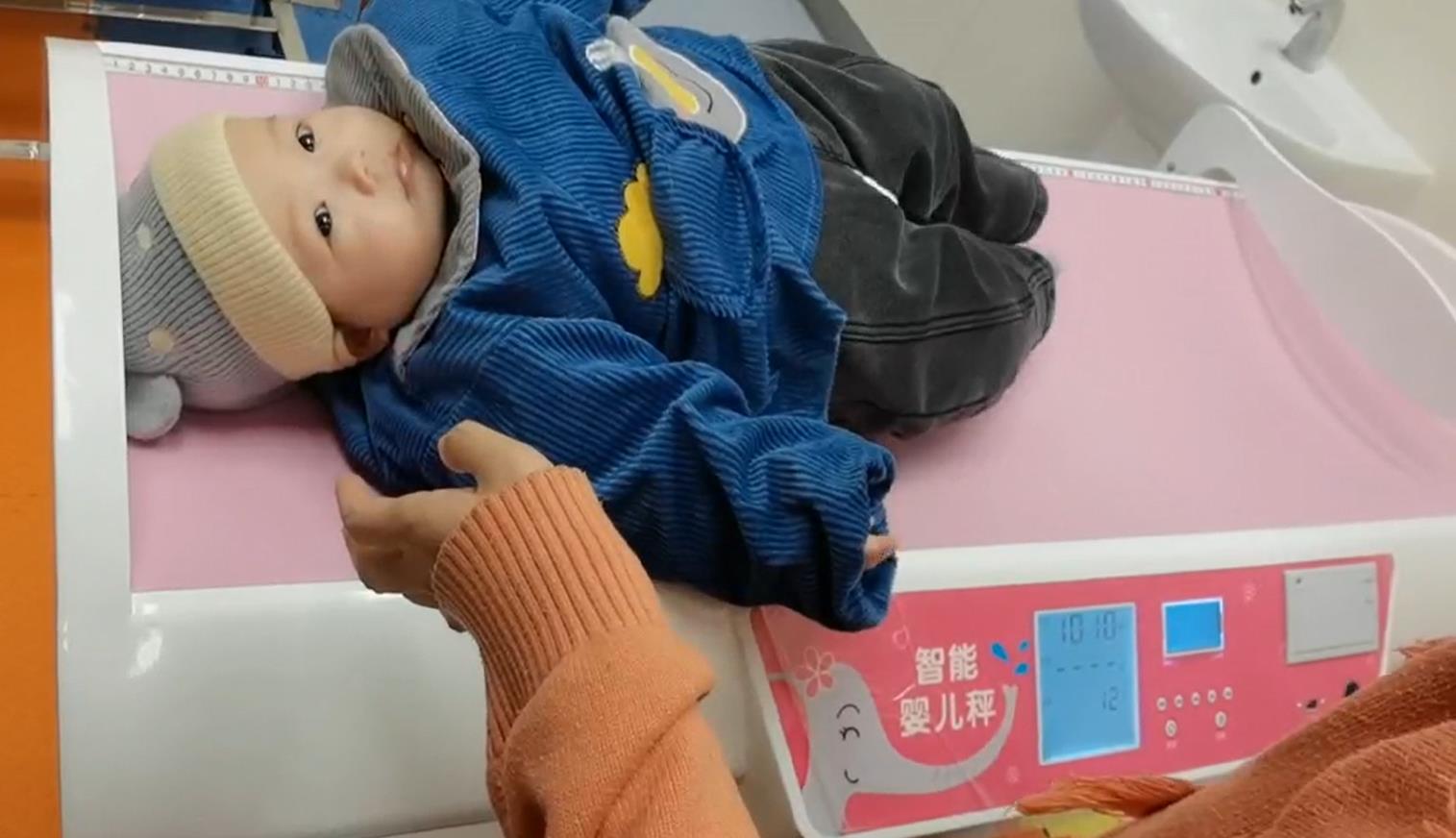 寶寶定期體檢有助于健康成長(zhǎng) 寶寶定期體檢有助于健康成長(zhǎng)